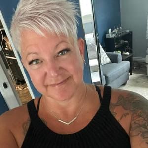 Meet your Posher, Leslie